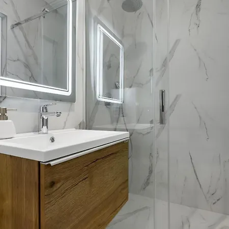 5-6 Luxury L&l - 100m From The - Makarska Exklusiv Appartement *