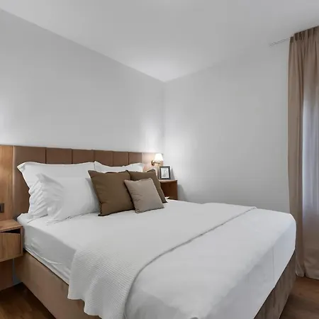 5-6 Luxury L&l - 100m From The - Makarska Exklusiv Appartement *